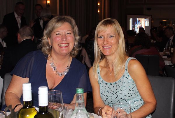 A photo of attendees at the Class of 1989 reunion.