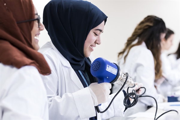 Students working in the biomedical lab.