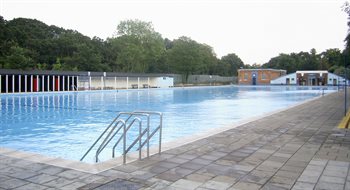 Tooting_Bec_Lido_20080724